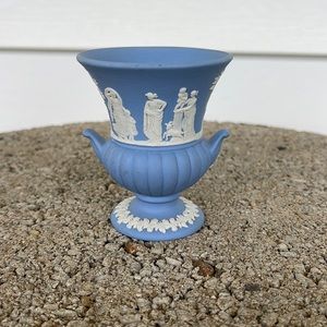🍭 Vintage Wedgwood vase